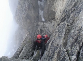  Montanha escalada no verão 
